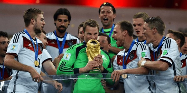 意大利出局最大输家！欧冠门神沦为‘世界杯绝缘体’，球迷：他比布冯还惨！