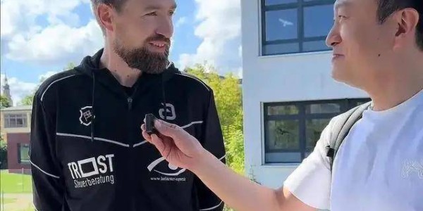 德甲赛场再演王者归来，樊振东无世界排名却收获满堂喝彩