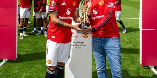 曼联1-1平点球捧双冠！德赫亚回家谢什科亮相，霍伊伦德缺阵预示转会