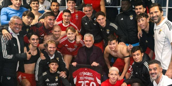 穆里尼奥更衣室收获惊喜礼物？昔日水货谁竟逆袭成中场核心？