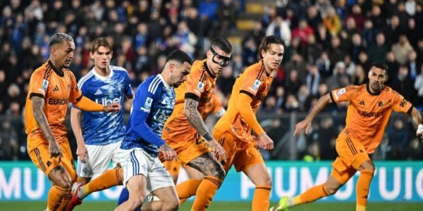 4连胜！科莫2-1逆转罗马杀进前4，意甲欧冠席位争夺战还剩9轮，这匹黑马能撑住吗？