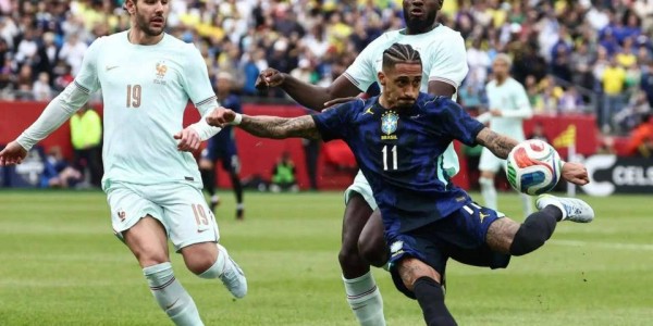 巴萨宣布拉菲尼亚膝伤将缺阵5周，战法国前已显肌肉不适引发质疑